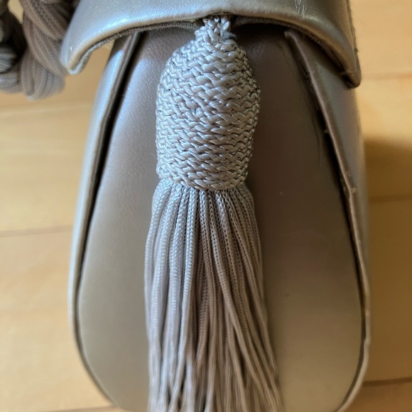 Vintage Jeanne Lottie silver leather novelty handbag - Picture 2 of 9